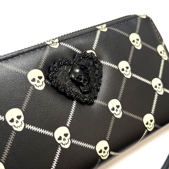 Betsey Johnson Lattice Skulls Wallet Wristlet PU Black Zip Around NWT Heart - Picture 3 of 6